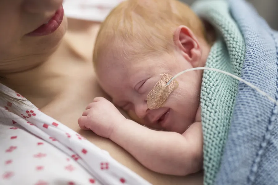 Spedbarn på mors bryst